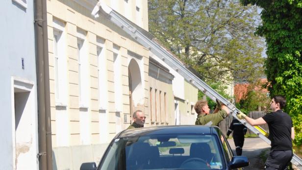 Entenfamilie von Feuerwehr gerettet