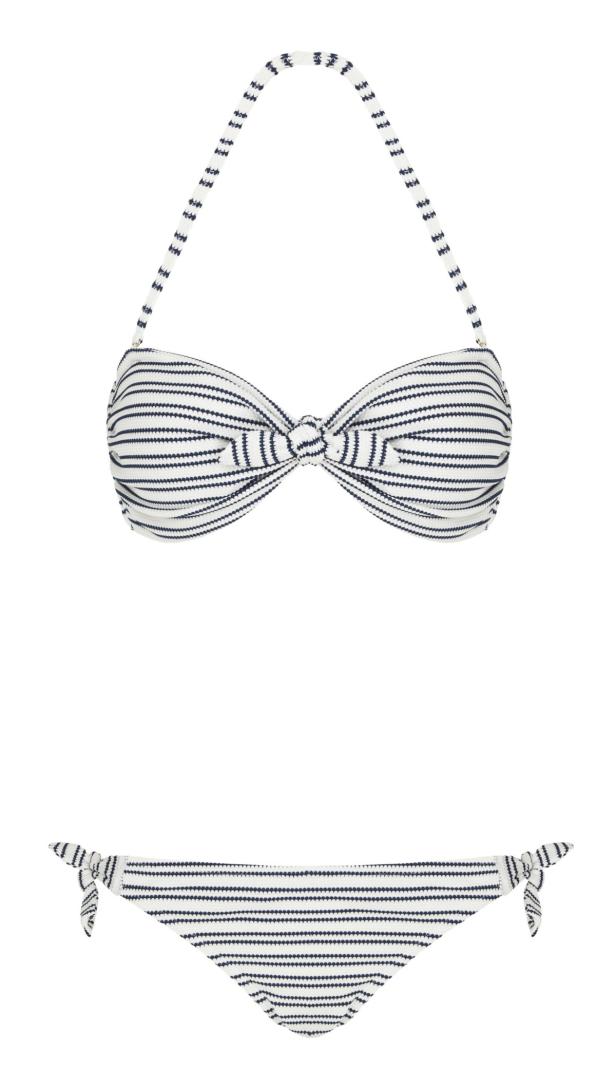 Ein gestreifter Bikini mit Neckholder-Oberteil und Schleifen an der Bikinihose.