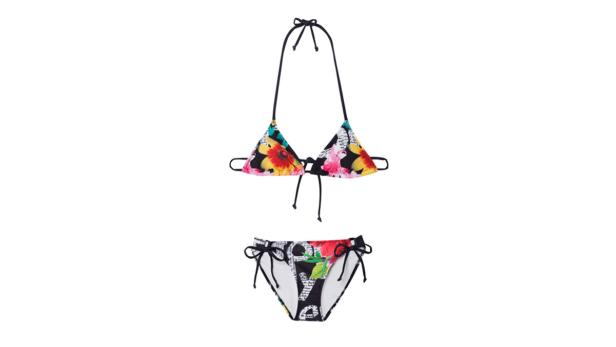 Ein zweiteiliger Bikini mit Blumenmuster auf weißem Hintergrund.