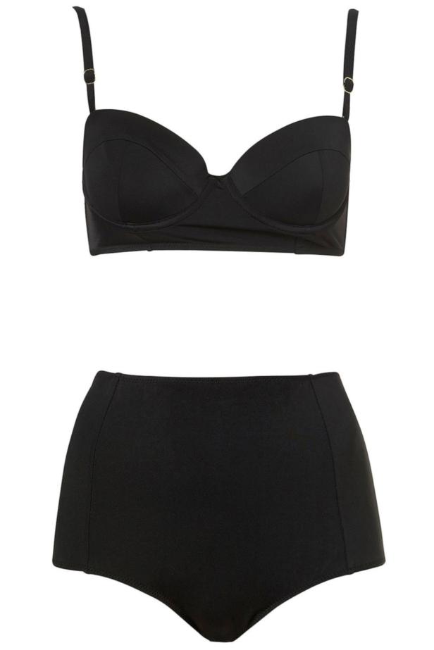 Ein schwarzer zweiteiliger Badeanzug mit hohem Bund.