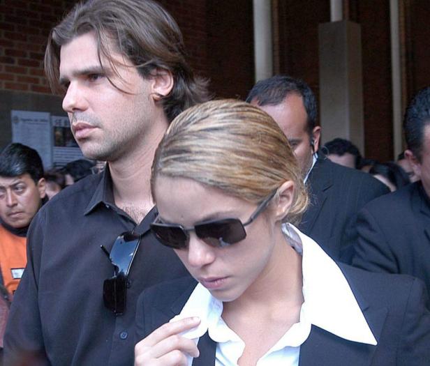 Shakira und ihr damaliger Partner Antonio de la Rúa bei einer Veranstaltung.