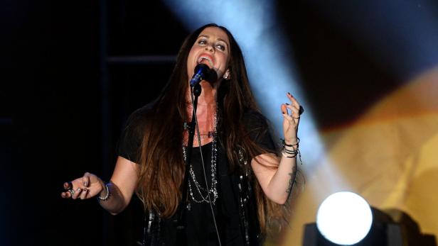 Alanis Morissette in Wien: Chaotisch, aber beseelt