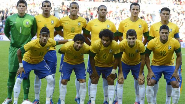 Die brasilianische Fußballnationalmannschaft posiert für ein Gruppenfoto.