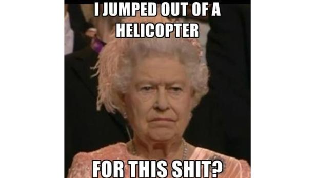 Ein Meme zeigt Königin Elizabeth II. mit einem verärgerten Gesichtsausdruck.