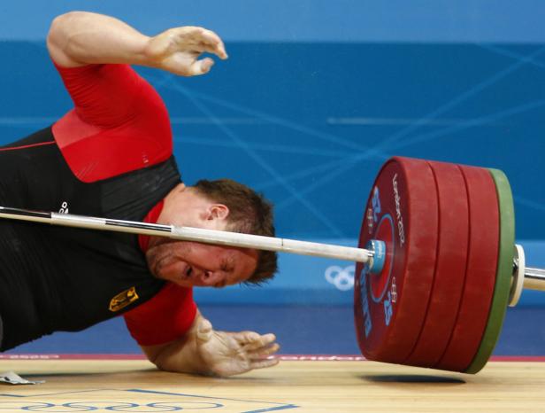 Steiner fallen 196 kg auf den Kopf