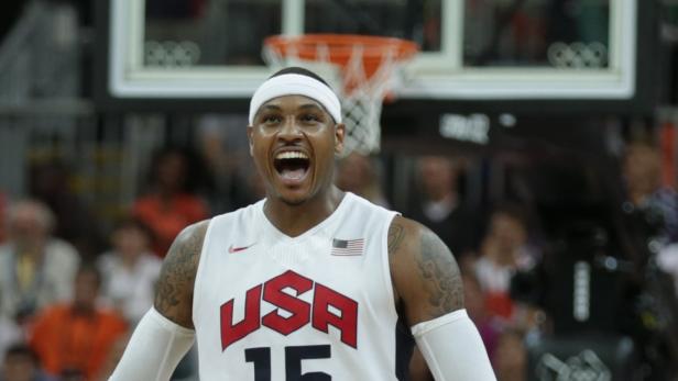 Carmelo Anthony jubelt während eines Basketballspiels für das US-Nationalteam.