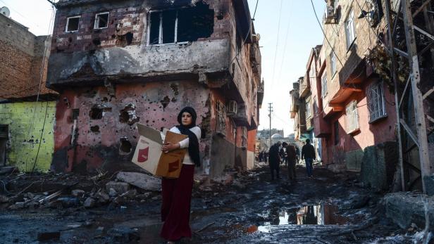 Zehntausende fliehen aus umkämpfter Kurdenmetropole