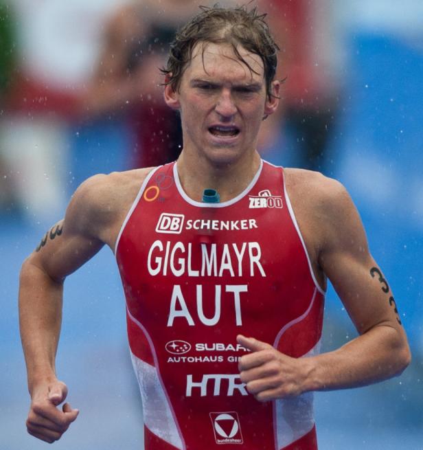 Ein Triathlet des österreichischen Teams Giglmayr während eines Wettkampfs.