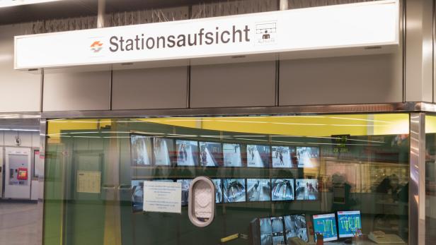Sima will Musiker in U-Bahn-Stationen holen