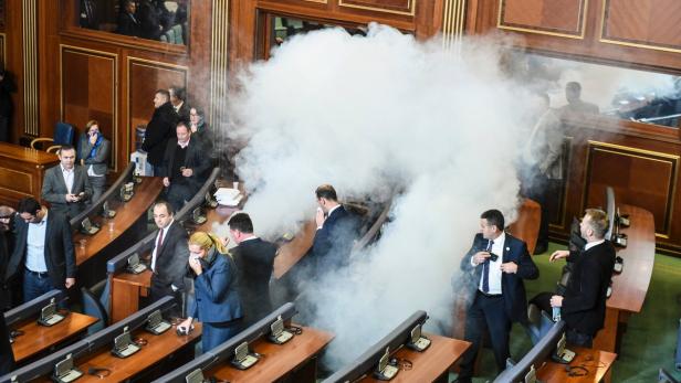 Erneut Tränengas im Parlament des Kosovo