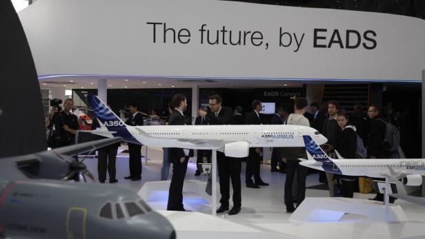 Modelle von Airbus-Flugzeugen auf einer Messe unter dem Motto „The future, by EADS“.