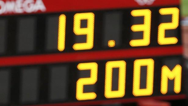 Eine Anzeigetafel zeigt die Zeit 19,32 Sekunden für 200 Meter.