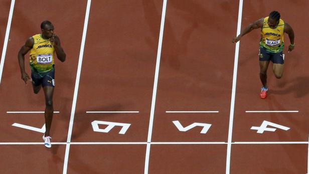 Usain Bolt und Yohan Blake laufen bei einem Leichtathletik-Wettkampf um die Wette.