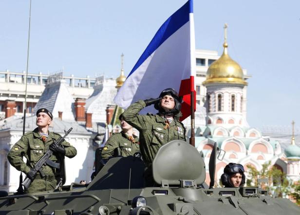 Flaggenparade auf der Krim