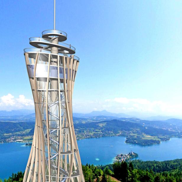 Der Aussichtsturm Pyramidenkogel überblickt den Wörthersee und die umliegende Landschaft.