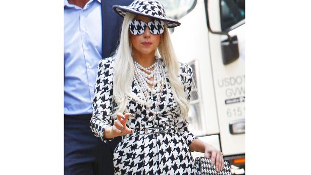 Lady Gaga & Co.: Ferragamos Trendkleid