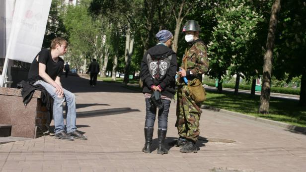 Ostukraine: "Wieso schießen sie auf uns?"