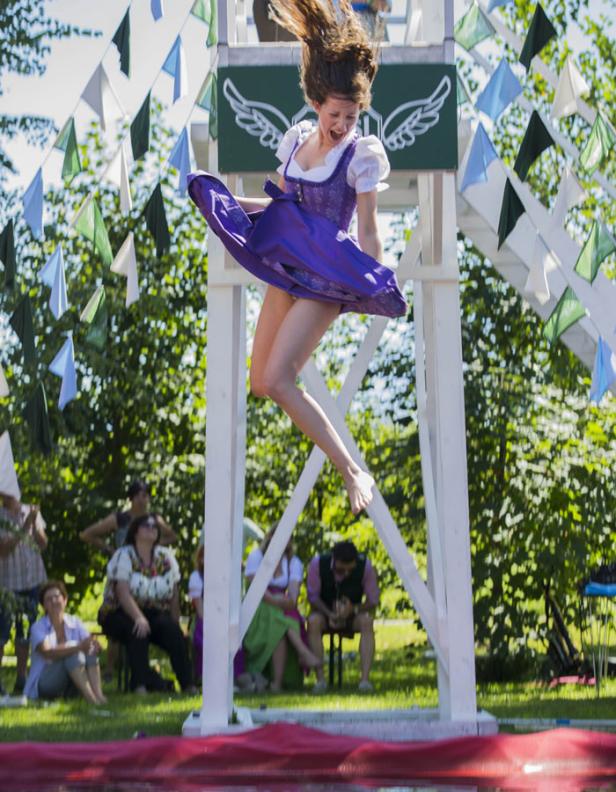 "Dirndl-Flugtag": Nur fliegen ist schöner