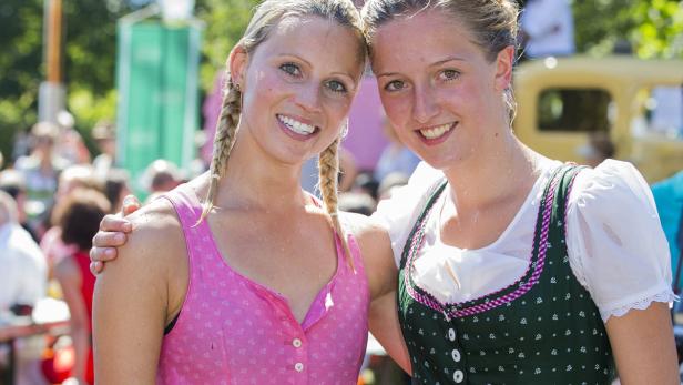 "Dirndl-Flugtag": Nur fliegen ist schöner