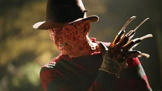Freddy Krueger mit seinem Markenzeichen-Handschuh mit Klingen.