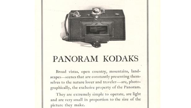 Eine alte Panoramakamera der Marke Kodak.
