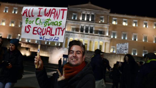 Athen billigt Partnerschaften von Homosexuellen