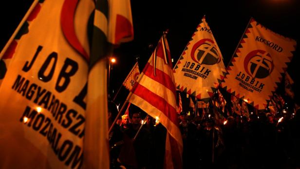 Roma-Protest gegen Neonazis