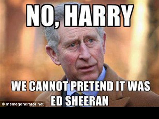 Ein Meme mit König Charles, der sagt: „Nein, Harry, wir können nicht so tun, als wäre es Ed Sheeran gewesen.“