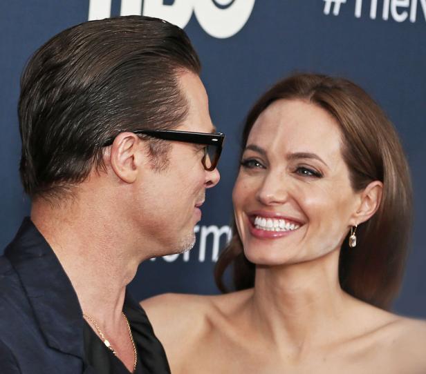 Brad Pitt und Angelina Jolie bei einer Veranstaltung.