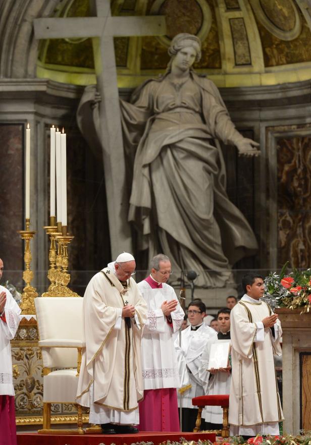 Papst Franziskus während einer Zeremonie im Petersdom.