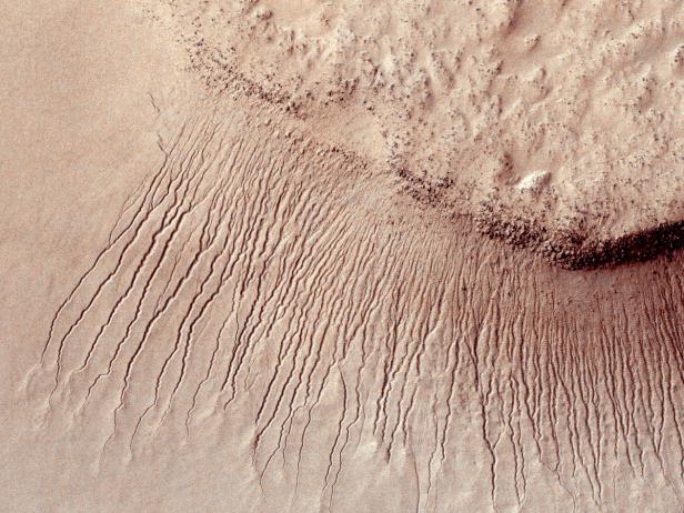 Mars-Blizzards: Schnee auf dem Roten Planeten