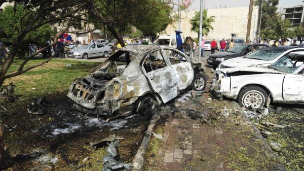 Syrien: Bomben bei Brahimi-Besuch