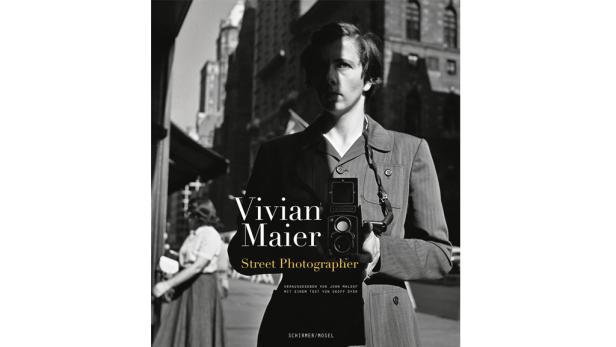 Das Cover des Buches „Vivian Maier: Street Photographer“ zeigt ein Selbstporträt der Fotografin mit ihrer Kamera.