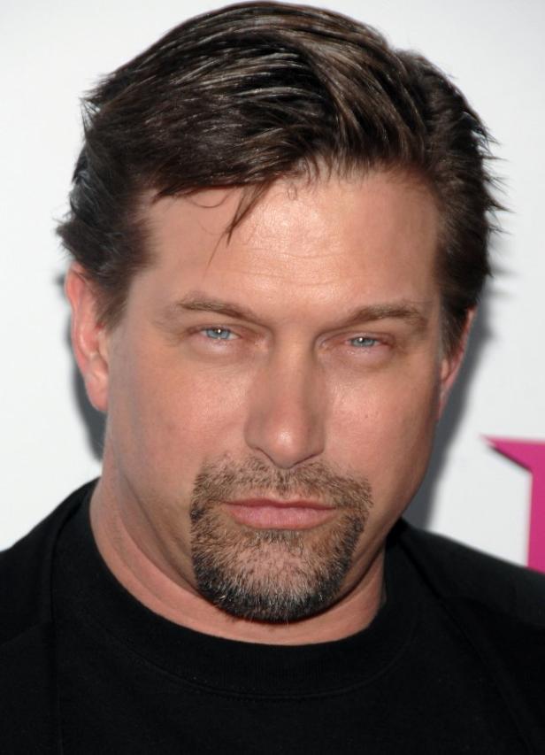Porträt von Stephen Baldwin mit Bart und blauen Augen.