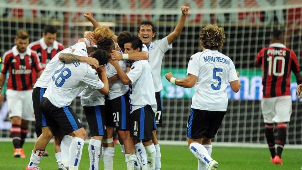 Fußballspieler von Atalanta Bergamo feiern ein Tor.