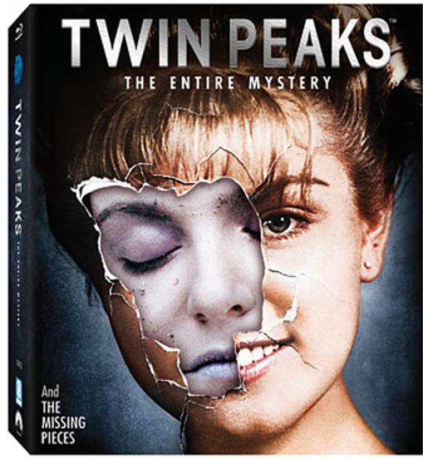 Die DVD-Box von „Twin Peaks: The Entire Mystery“ zeigt das Gesicht von Laura Palmer, das wie eine zerbrochene Puppe aussieht.