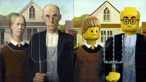 Eine Gegenüberstellung von Grant Woods „American Gothic“ und einer LEGO-Version des Gemäldes.
