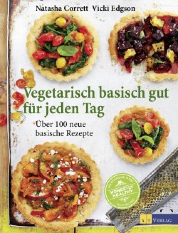 Das Cover des Kochbuchs „Vegetarisch basisch gut für jeden Tag“ von Natasha Corrett und Vicki Edgson mit vier Tartelettes.
