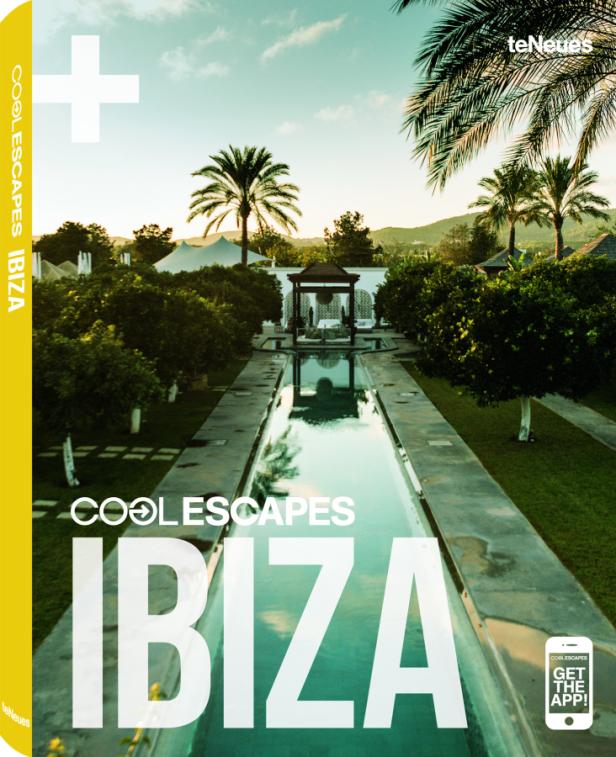 … Ein langer Pool führt zu einem Pavillon in einer üppigen Landschaft auf Ibiza.