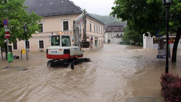 Land unter in den Voralpen: Vom Hochwasser eingeschlossen