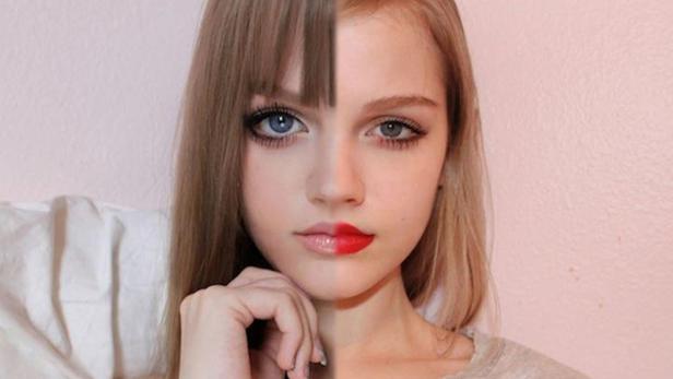 Das Gesicht einer jungen Frau ist zur Hälfte geschminkt wie eine Anime-Figur.