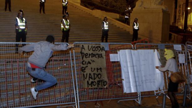 Portugal: Volk tobt gegen Sparpaket