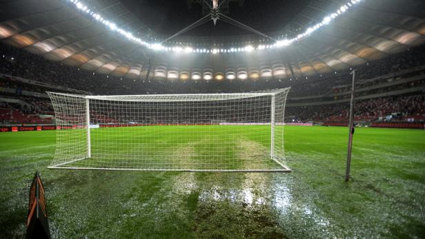 Wasserparty statt Fußballfest