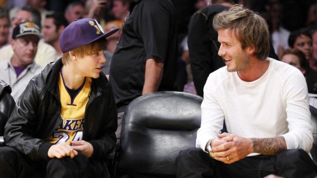 Beckhams und andere Stars beim Basketball