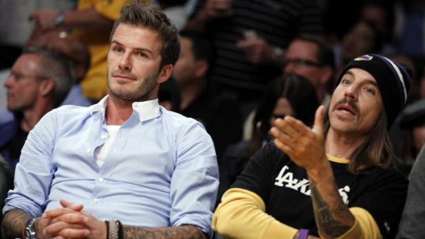 Beckhams und andere Stars beim Basketball