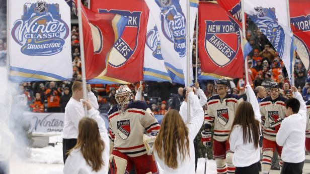 Eishockey-Spektakel unter freiem Himmel