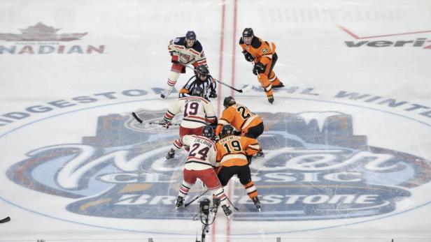 Eishockey-Spektakel unter freiem Himmel