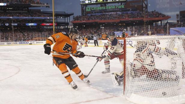 Eishockey-Spektakel unter freiem Himmel