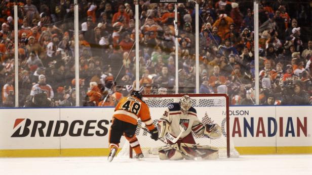 Eishockey-Spektakel unter freiem Himmel