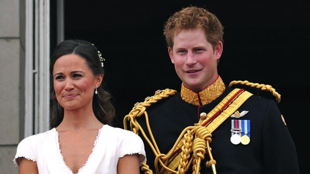 Pippa Middleton und Prinz Harry auf dem Balkon des Buckingham Palace.